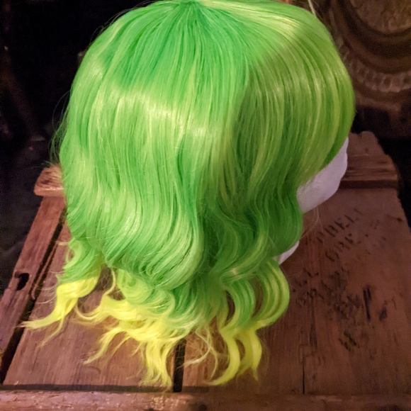 Neon Green wig - Picture 2 of 6